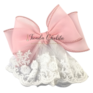 Moño elegante con encaje