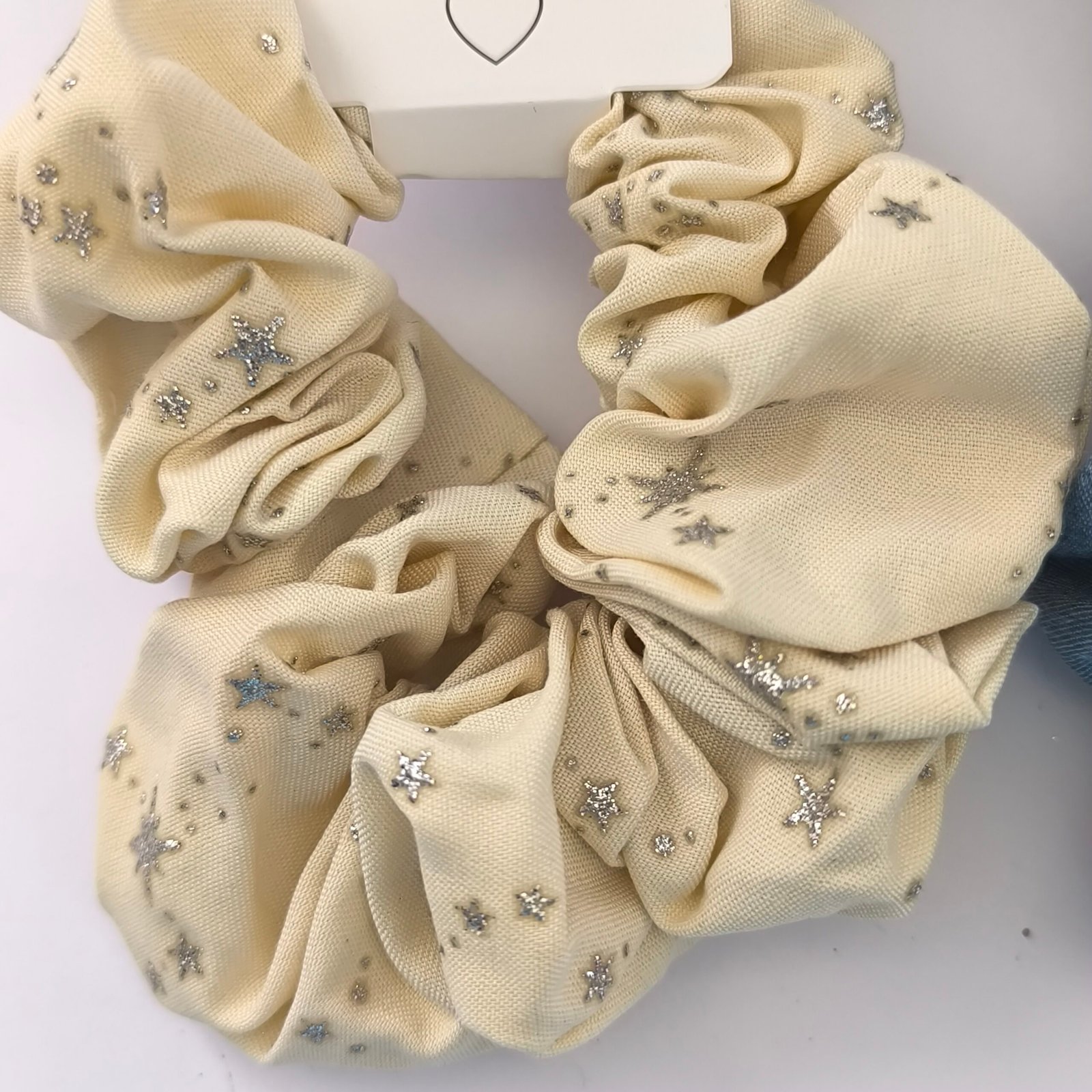 Set de 12 Coleteros Scrunchie con Estrellas Brillantes para Cabello - Image 4