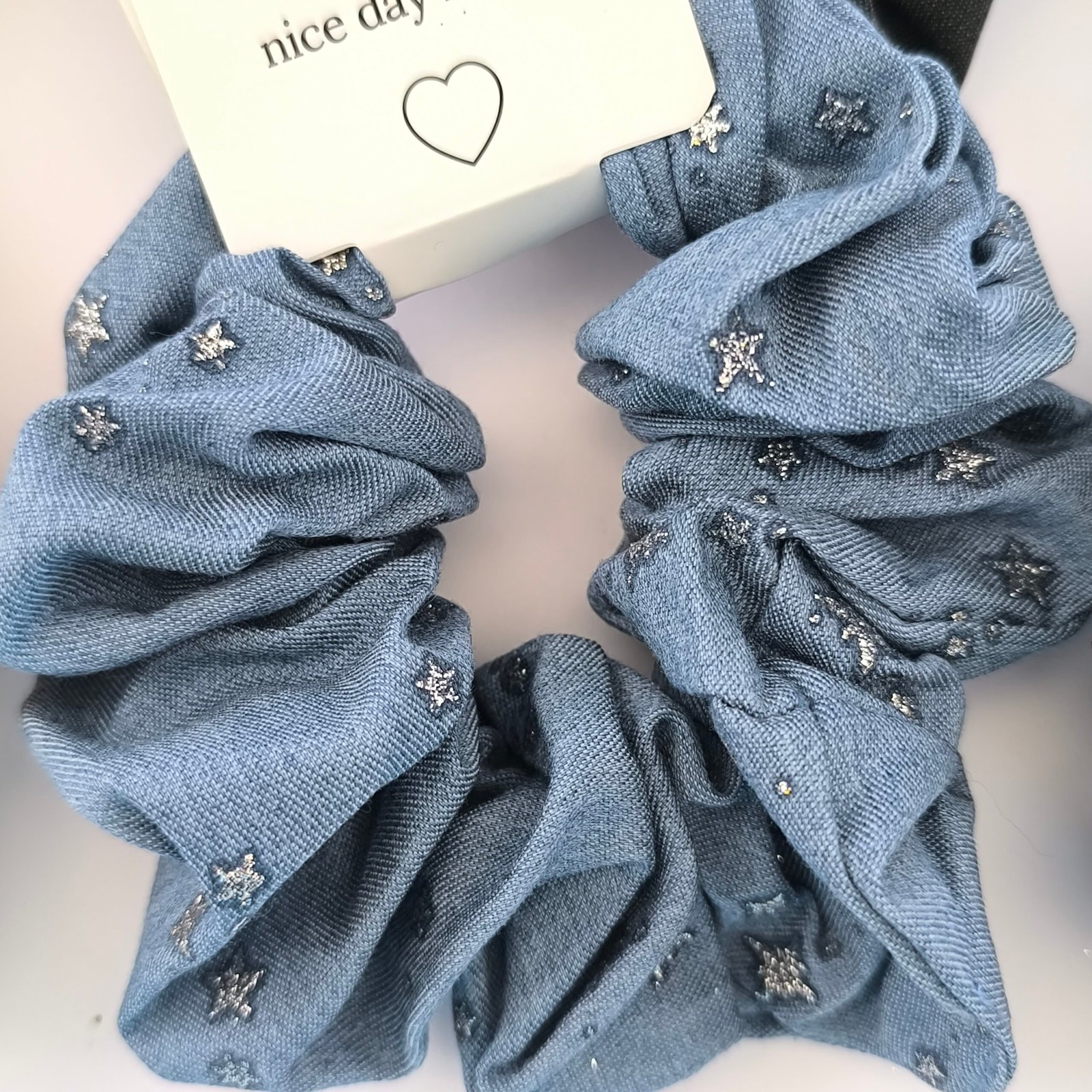 Set de 12 Coleteros Scrunchie con Estrellas Brillantes para Cabello - Image 5