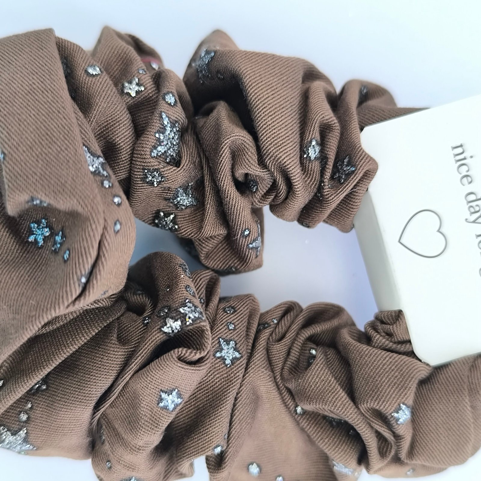 Set de 12 Coleteros Scrunchie con Estrellas Brillantes para Cabello - Image 7
