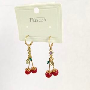 Aretes Colgantes Delgados Dorados con Diseño Frutal | Cereza, Fresa y Perlas Elegantes