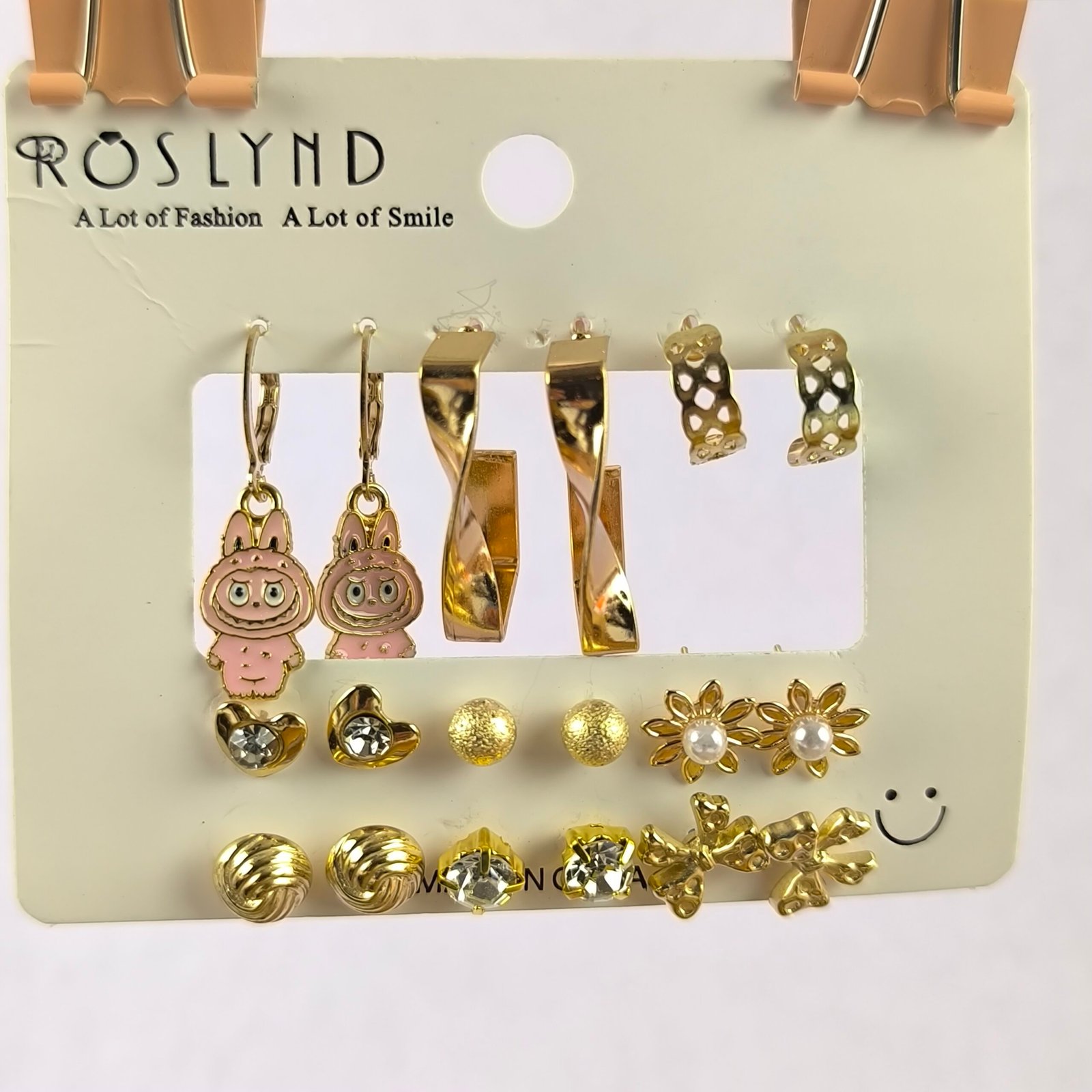 Set de Aretes 9 Pares Dorados con Diseños Variados | Argollas, Figuras y Detalles Elegantes - Image 4