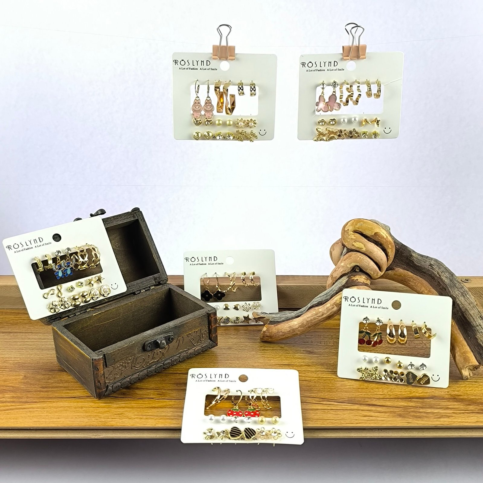 Set de Aretes 9 Pares Dorados con Diseños Variados | Argollas, Figuras y Detalles Elegantes - Image 7