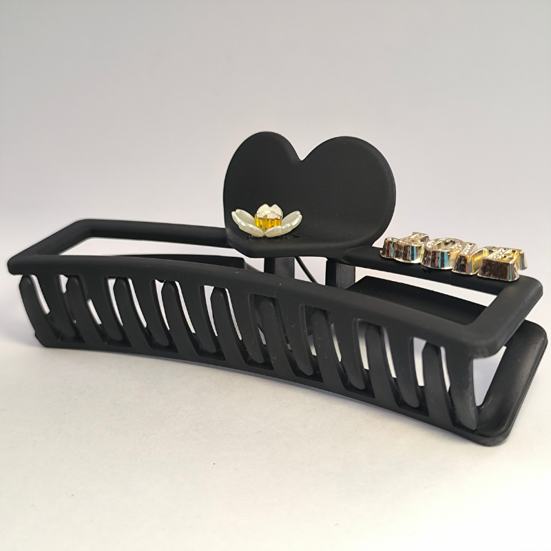 Pirana rectangular grande Love corazon color negro mate cabello abundante