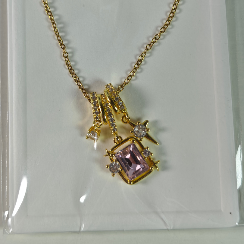 Collar Acero Inoxidable Dorado con Dije Triple Charms Zirconia — Mayor Bolivia - Image 5