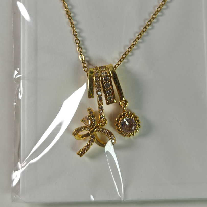 Collar Acero Inoxidable Dorado con Dije Triple Charms Zirconia — Mayor Bolivia - Image 7