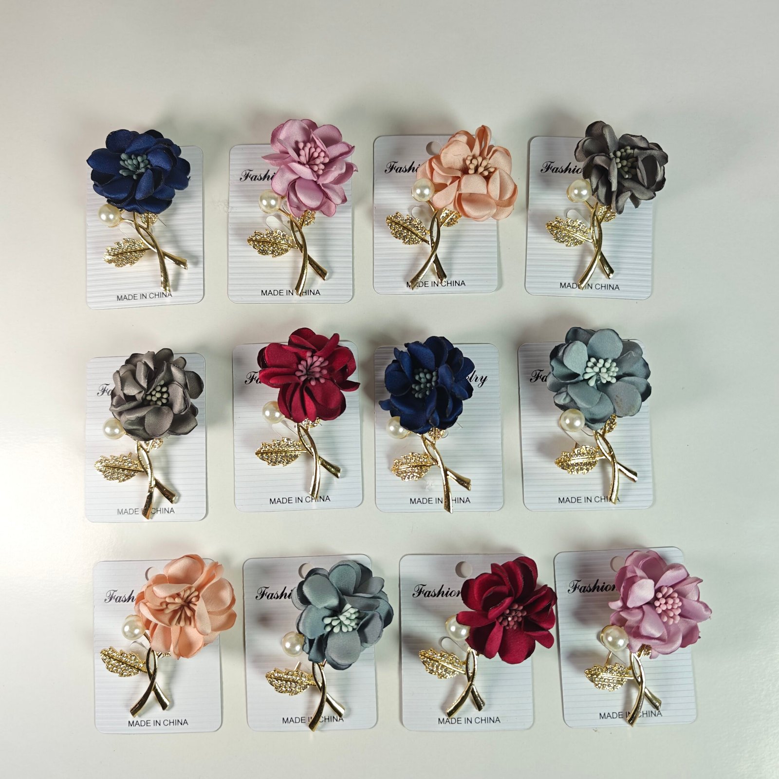 Broche Prendedor Flor de Tela con Tallo Dorado y Perla — Surtido de Colores - Image 3